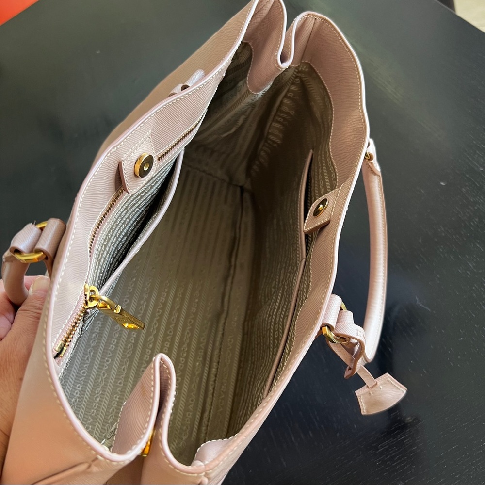 PRADA GALLERIA Saffiano Large bag in powder pink (SOLD) - Picture 6 of 12